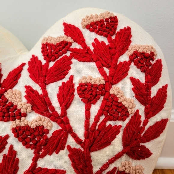 Shabby Chic Heart Shaped Embroidered‎ Throw Pillow Floral Embellished *read* - Picture 3 of 9